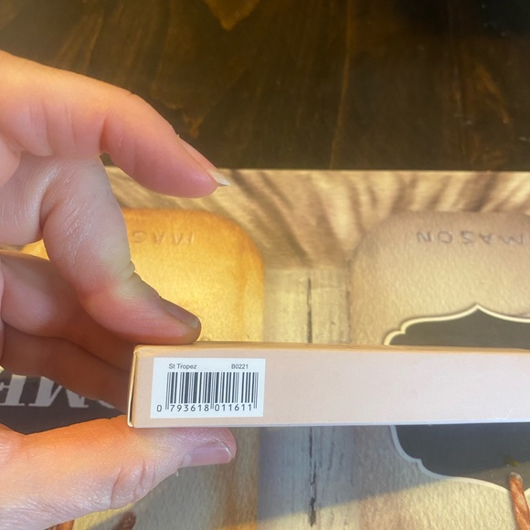 🚨 🥷♥️Bundle me Mellow liquid lip gloss. Nice caramel color . - Picture 5 of 6